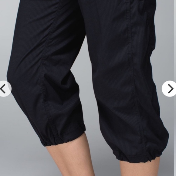 Lululemon Studio Crop Size 2 Black - Picture 9 of 15